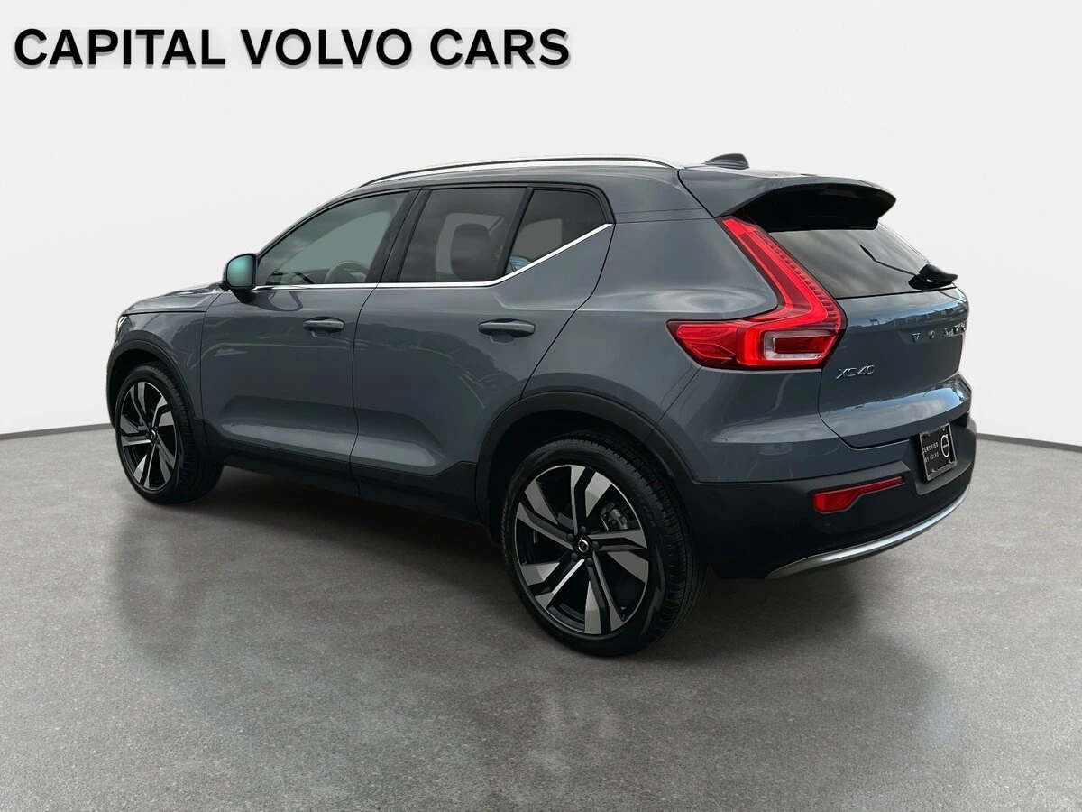2023 Volvo - image 3