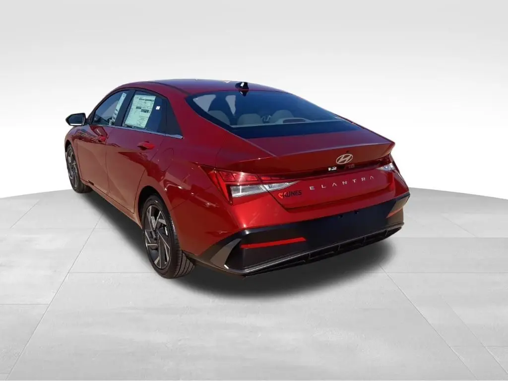 2025 Hyundai Elantra SEL Convenience photo 4