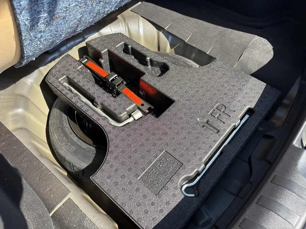 2022 Nissan Kicks SV photo 24