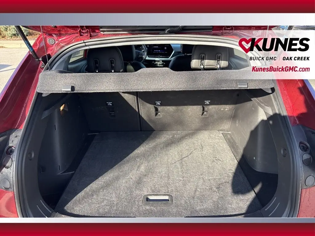 2025 Chevrolet Trax LT photo 4