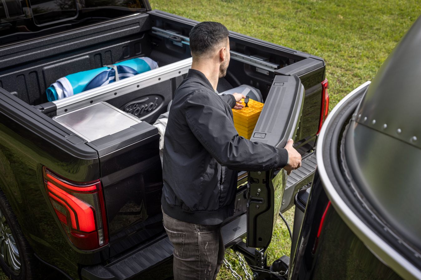 2024 Ford F-150 Exterior Truck Bed with Pro Tailgate and Trailer