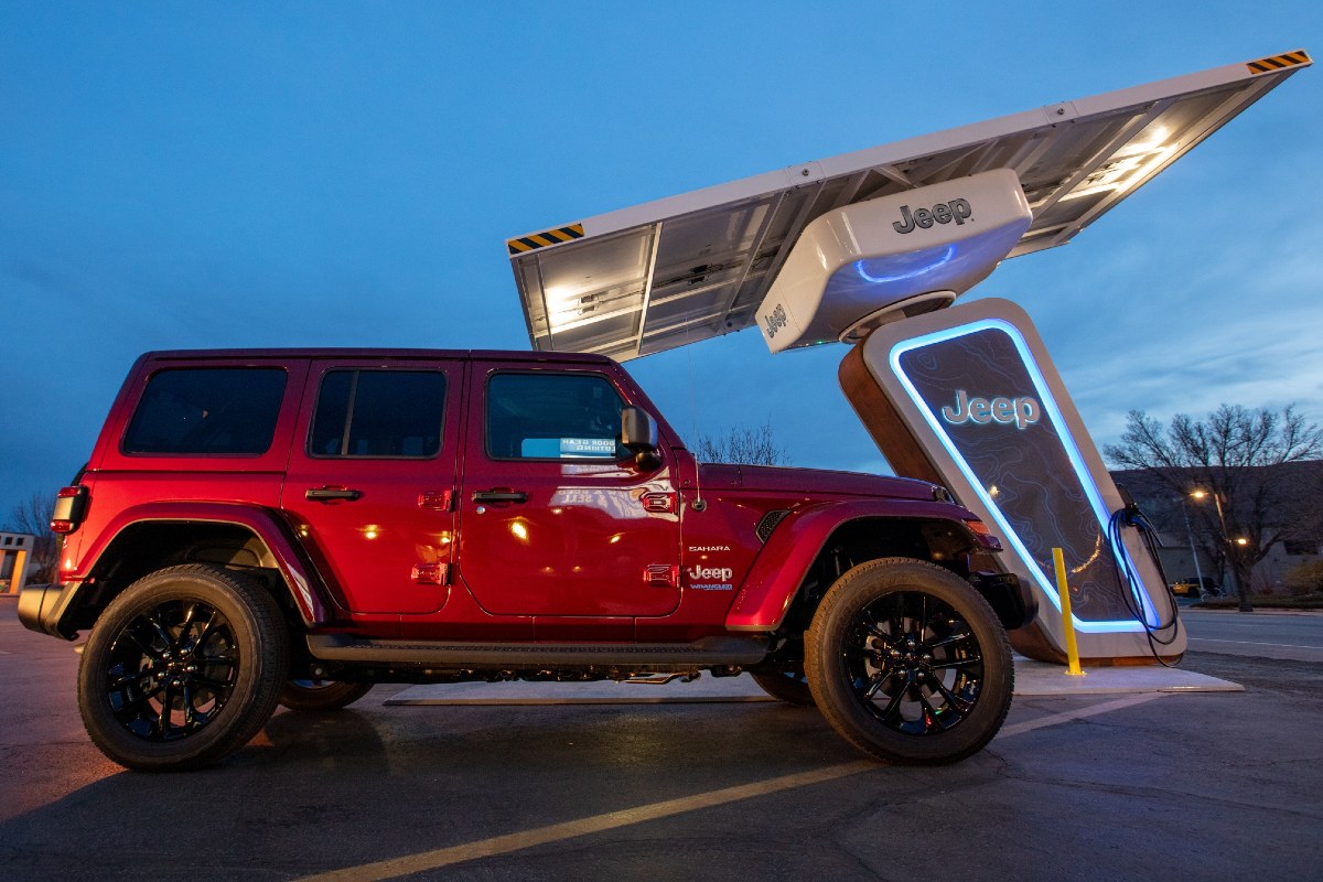 Jeep Wrangler Exterior Passenger Side Profile at Official Jeep Public Charging Station