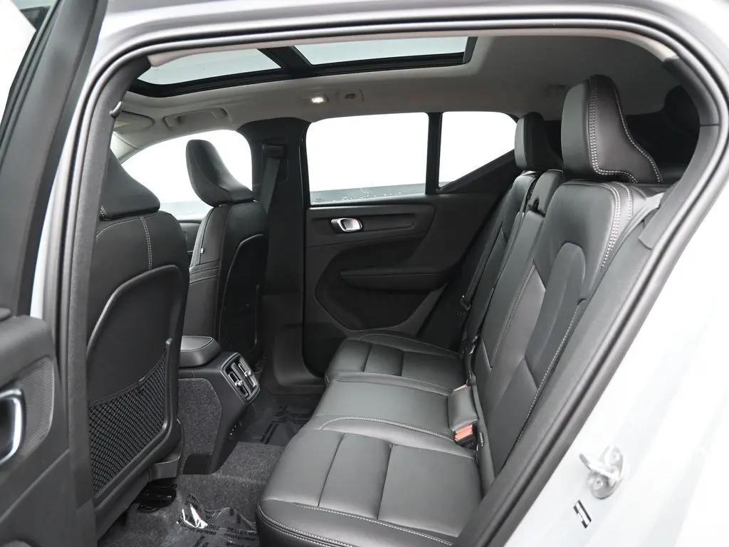 2026 Volvo - image 24