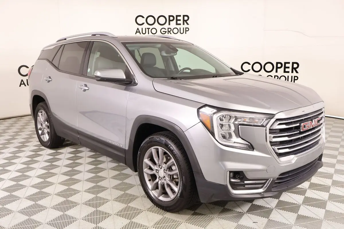 2024 GMC Terrain SLT's photo