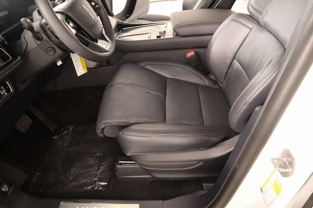 2025 Lincoln Aviator Reserve photo 3