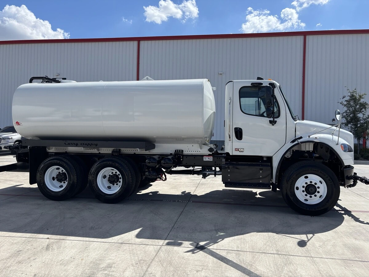 2027 Freightliner M2 106 — photo 4