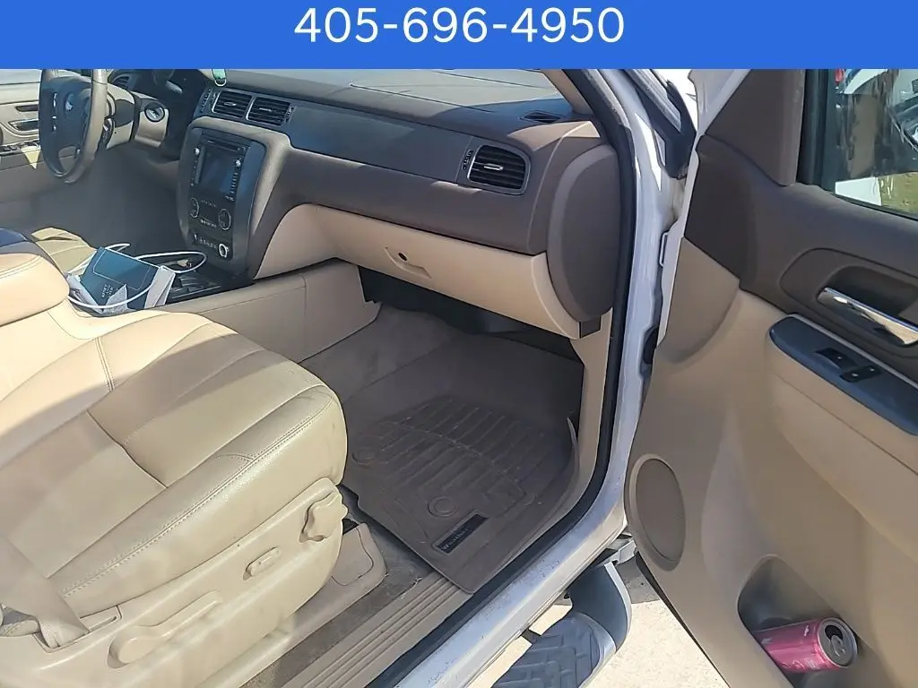 2011 Chevrolet Avalanche LT photo 4