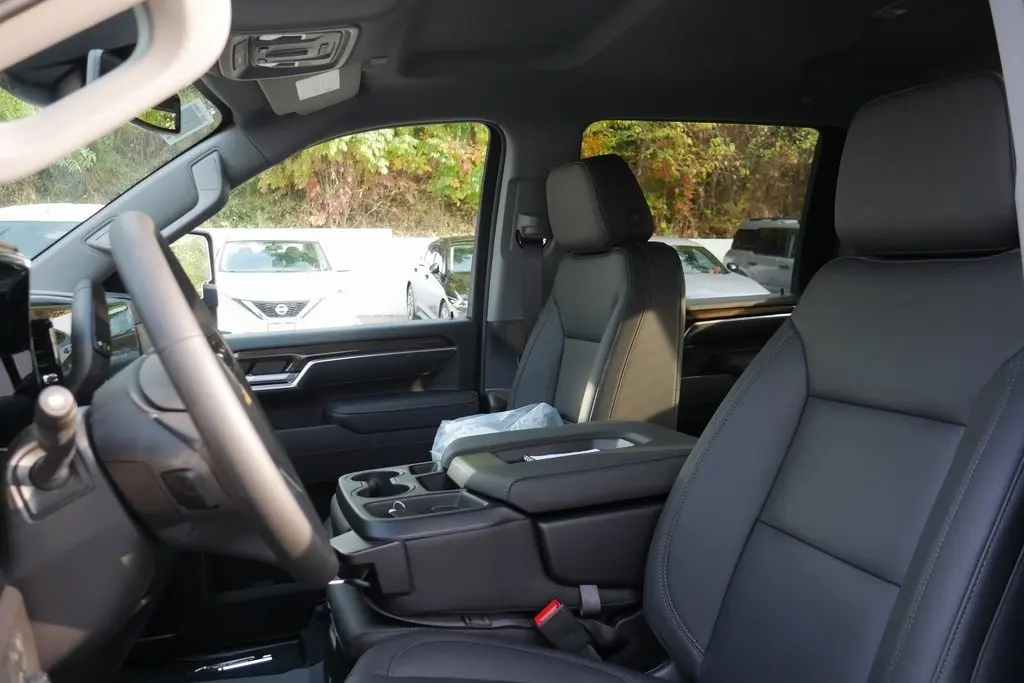 2026 Chevrolet Silverado LT photo 9