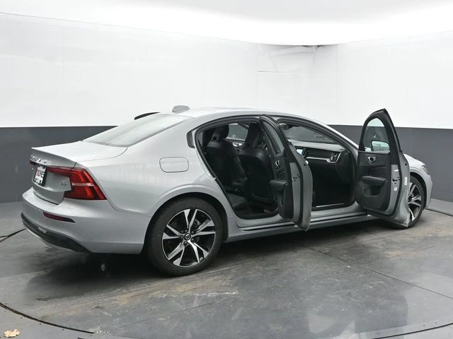 2025 Volvo - image 55