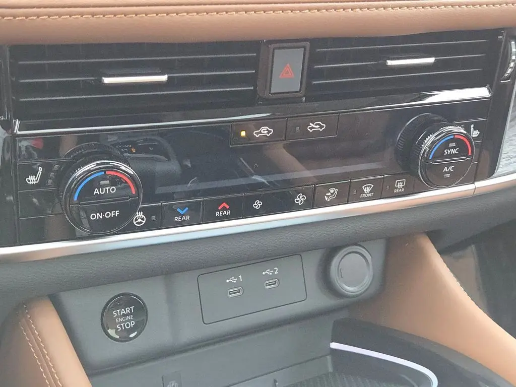 2026 Nissan Rogue Platinum photo 8