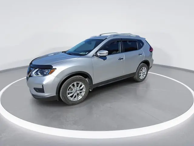2017 Nissan Rogue SV photo 3