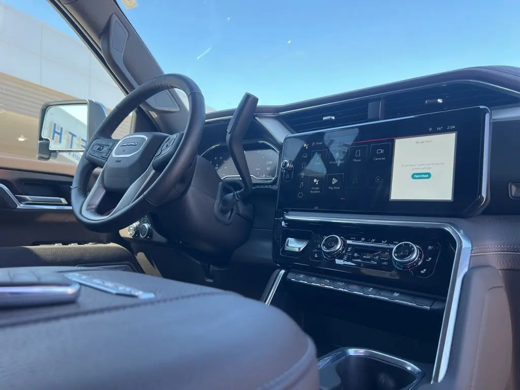 2025 Gmc Sierra HD Denali photo 2