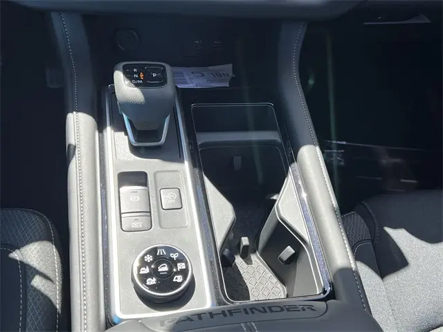 2025 Nissan Pathfinder SV photo 15