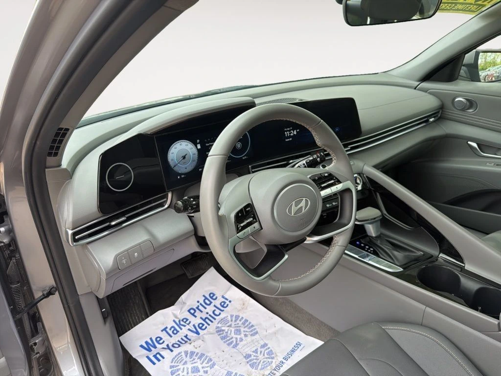 2025 Hyundai Elantra SEL - Photo 15