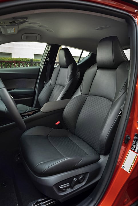 2020_Toyota_C-HR-interior