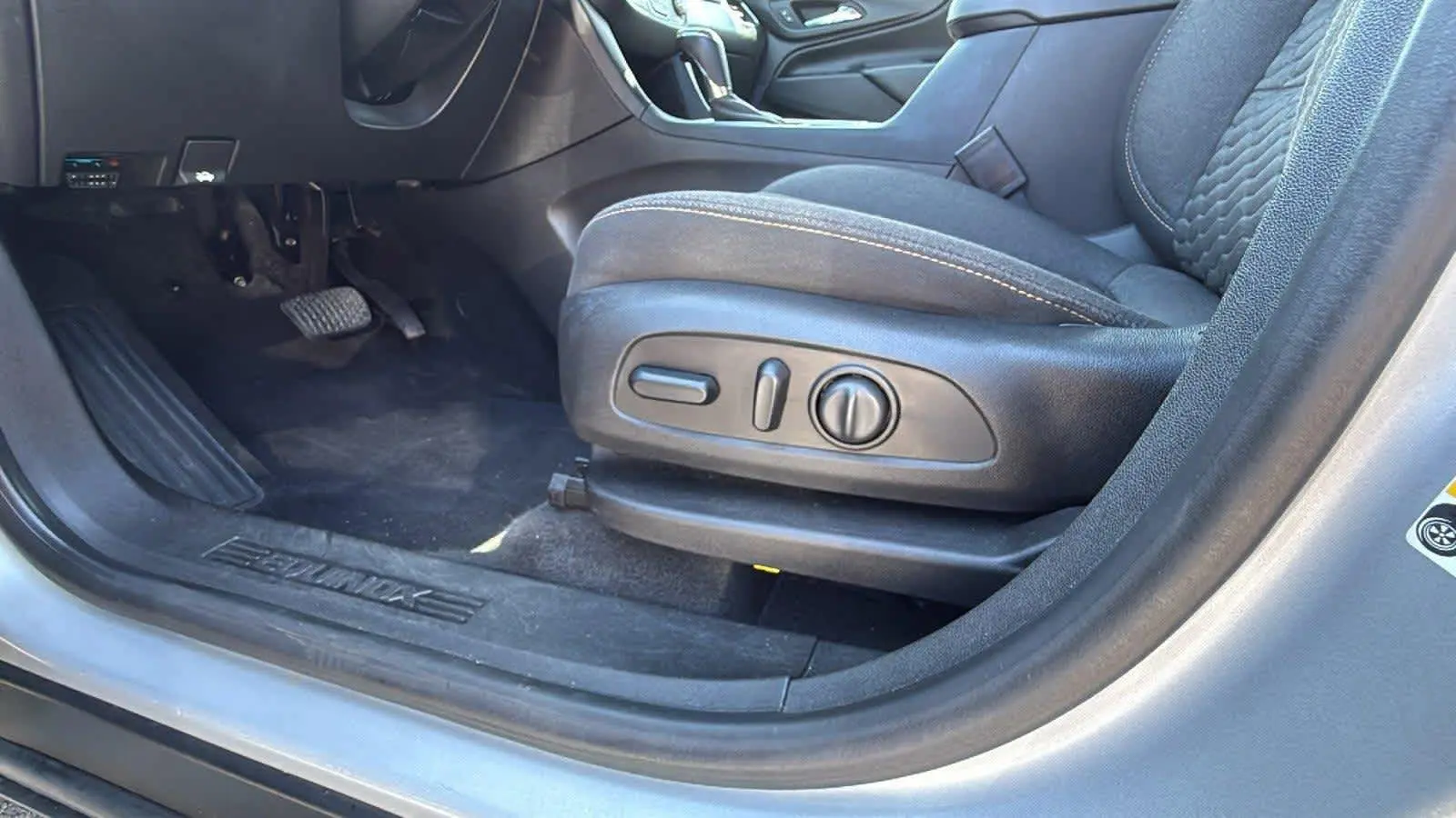 2019 Chevrolet Equinox LT photo 11