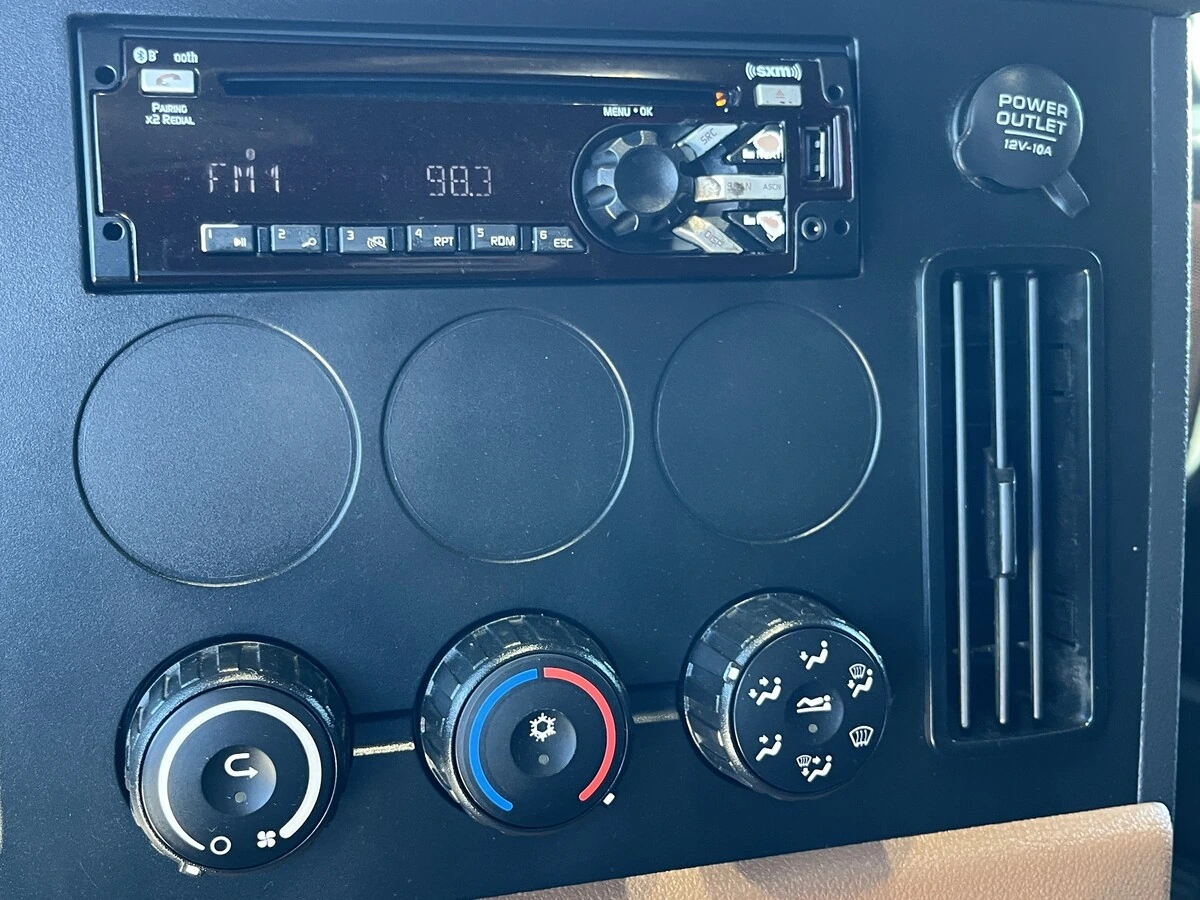 2022 Freightliner Cascadia - image 25