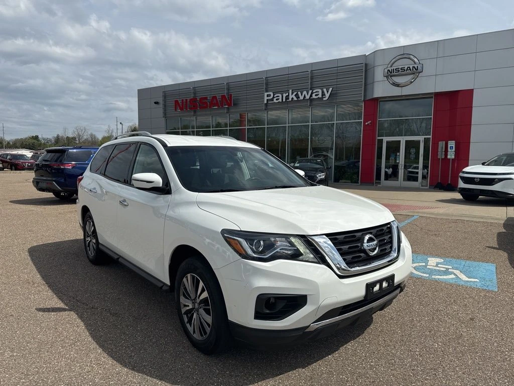 2018 Nissan Pathfinder SV