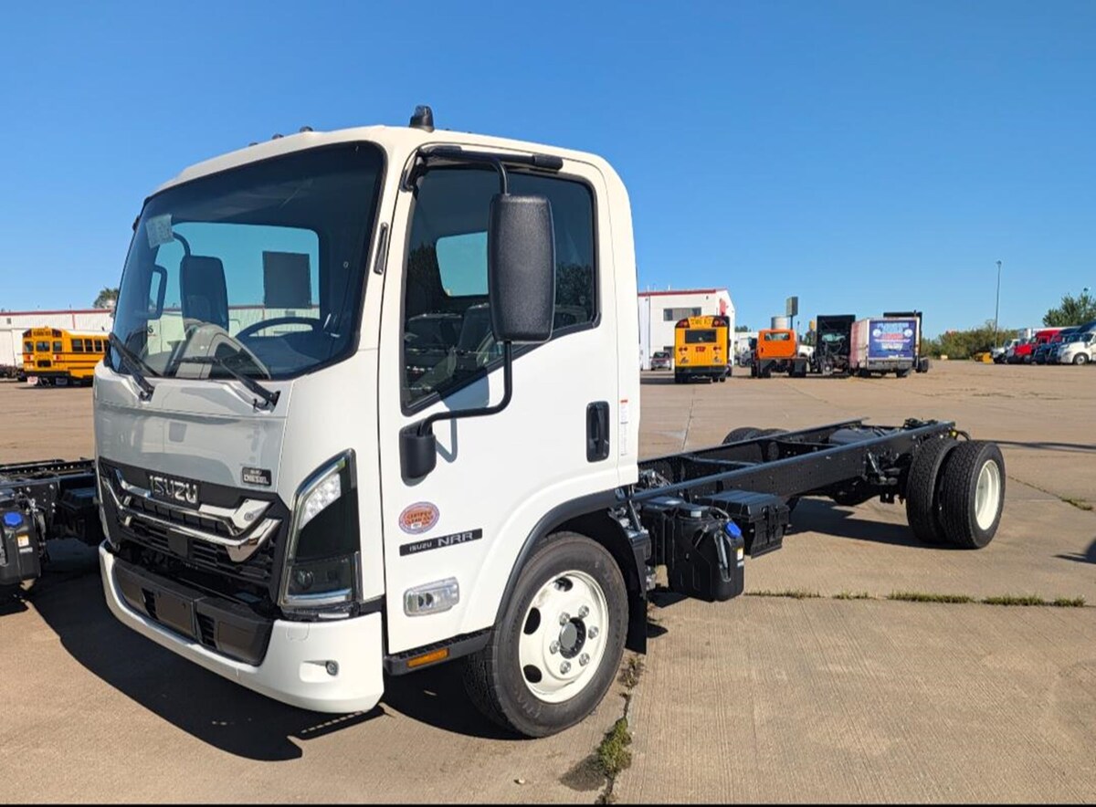 2027 Isuzu NRR