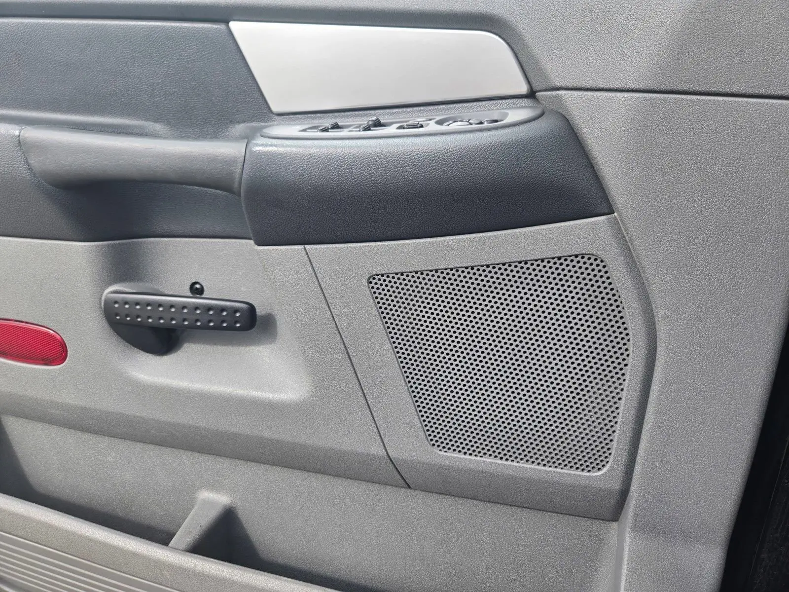 2008 Dodge Ram SLT photo 16