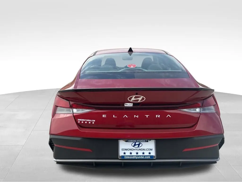 2025 Hyundai Elantra SEL Sport photo 7