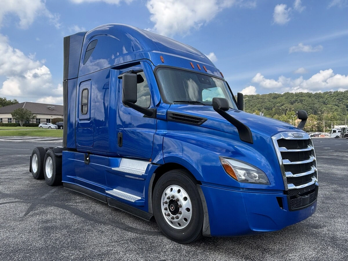 2022 Freightliner Cascadia — photo 3