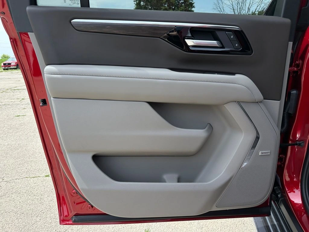 2026 Chevrolet Suburban LT - Photo 35