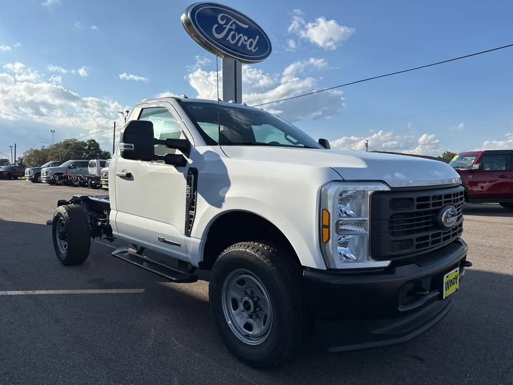 2026 Ford F-350 photo 3