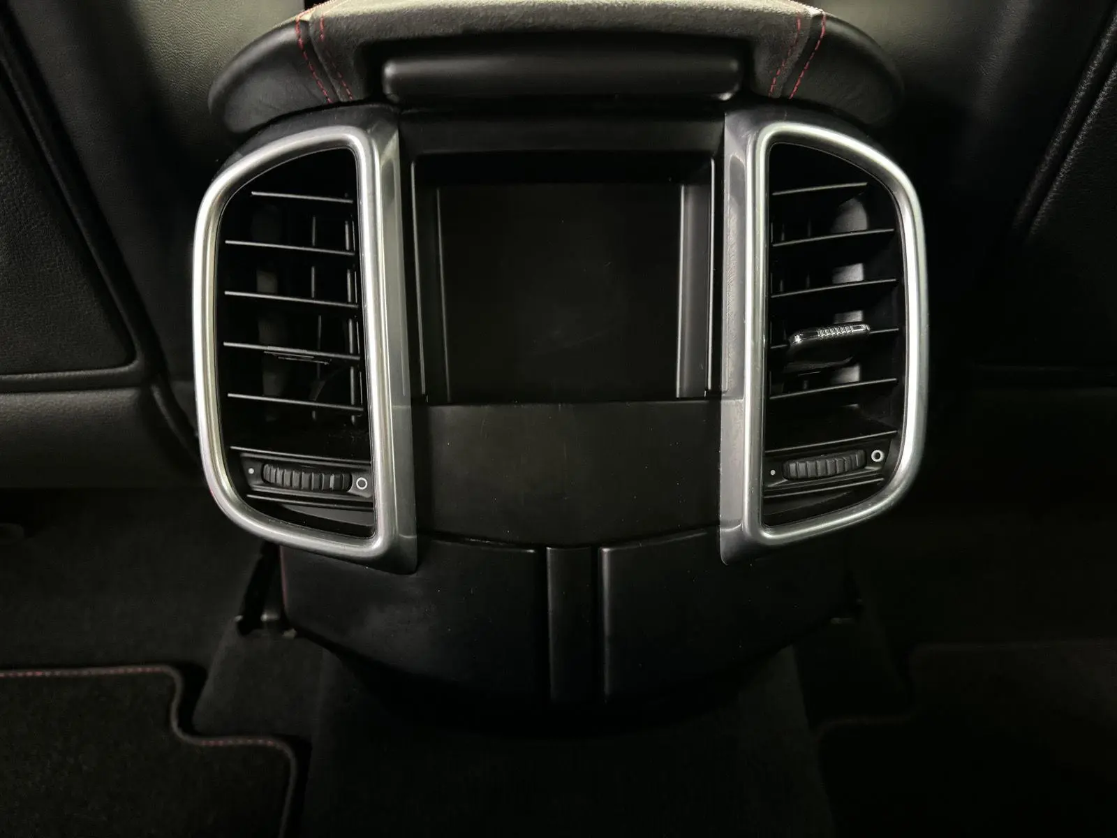 2013 Porsche Cayenne GTS photo 26