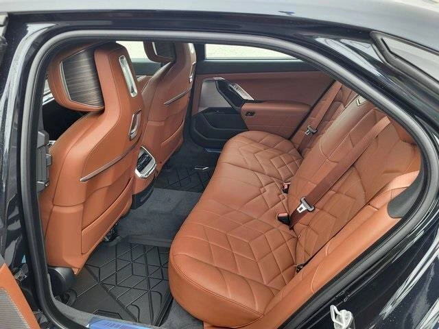 2026 BMW 7 Series 750e - Photo 13