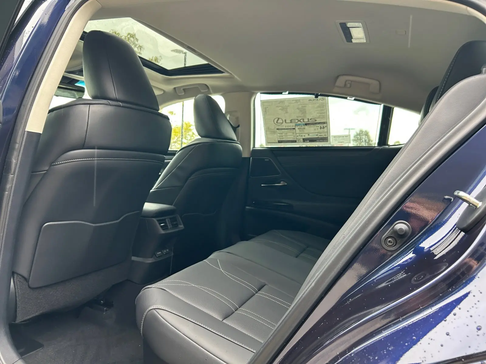 2025 Lexus ES 300h Ultra Luxury photo 17