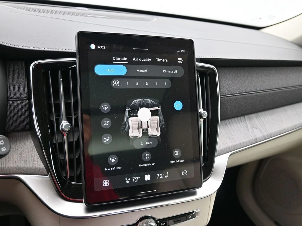 2026 Volvo - image 14