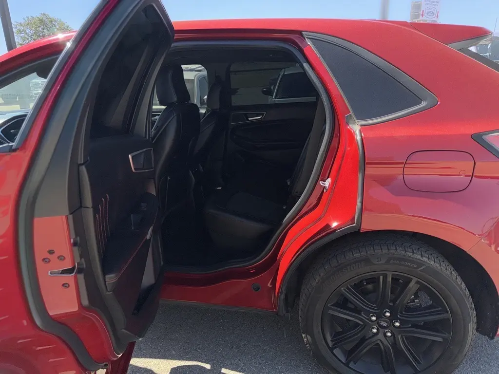 2021 Ford Edge ST photo 7