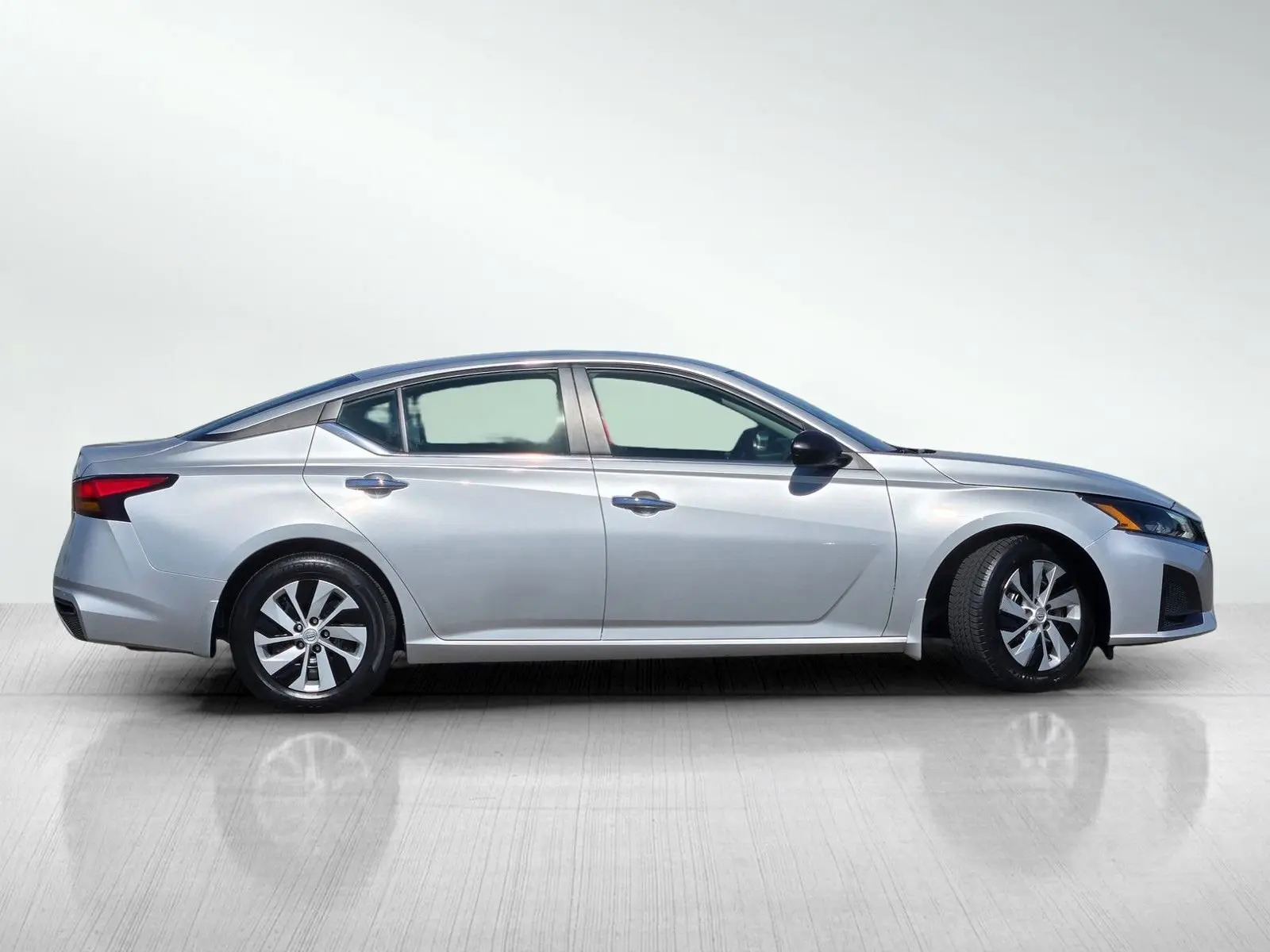 2024 Nissan Altima 2.5 S photo 2