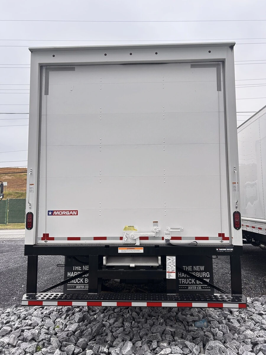 2025 Isuzu NRR in Harrisburg, PA — photo 5