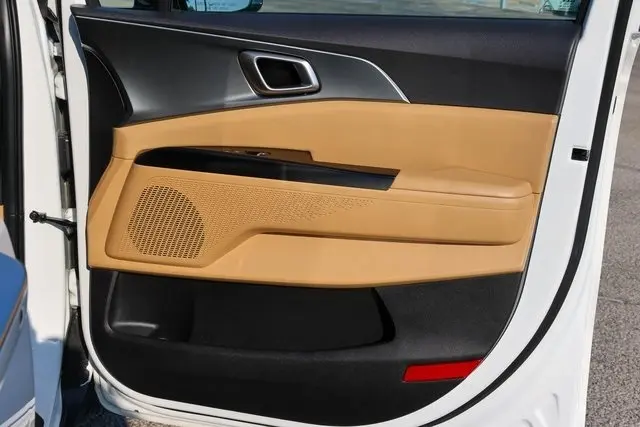 2024 Kia Carnival LX photo 13