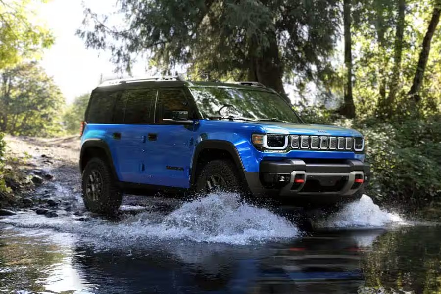 2026 Jeep Recon Exterior Passenger Side Front Profile while Water Fording