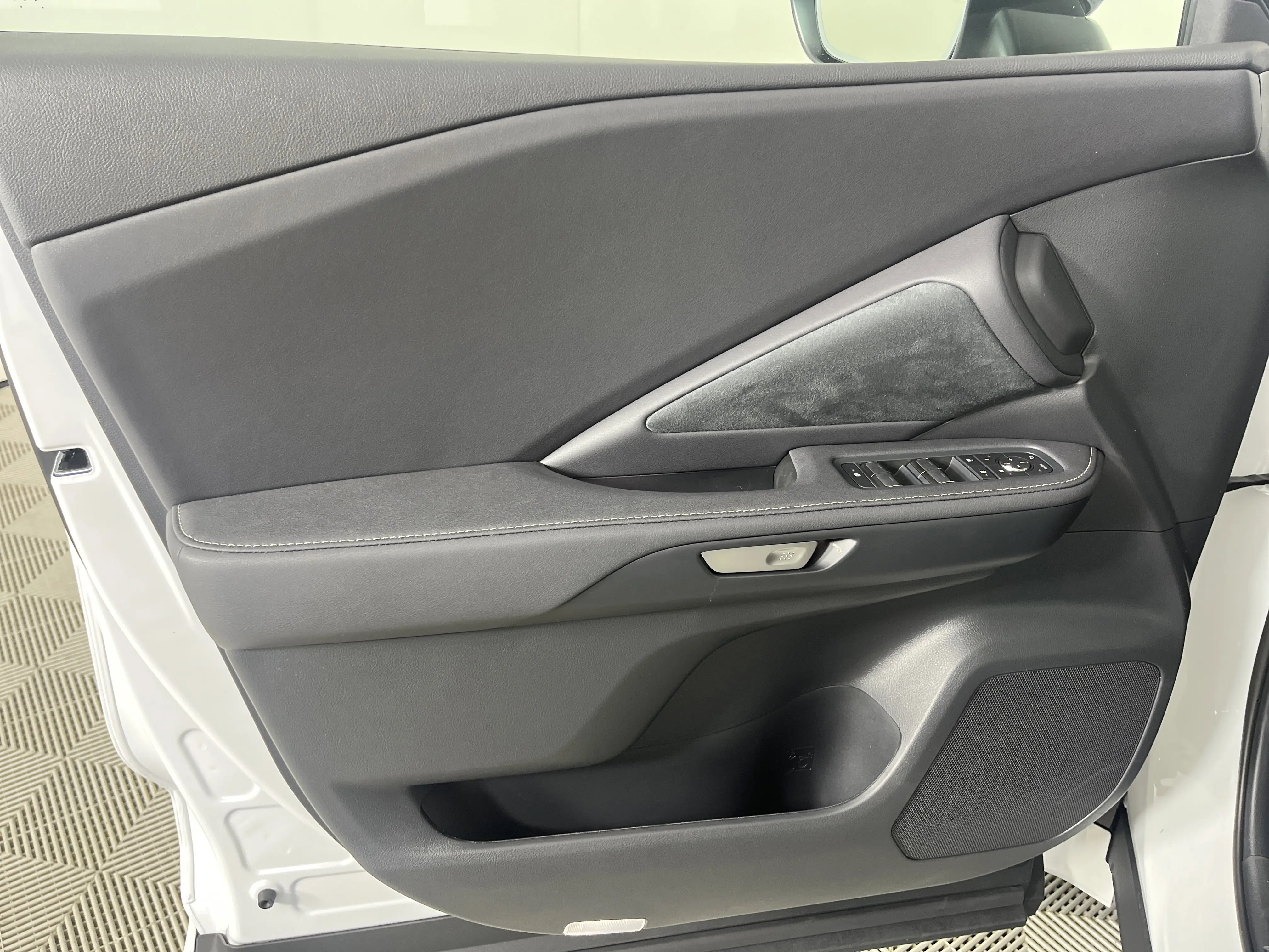2025 Lexus TX 500h F SPORT Performance Premium photo 5