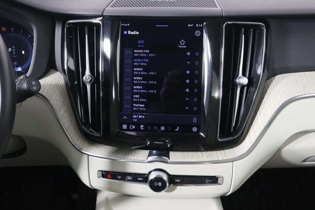 2023 Volvo - image 29