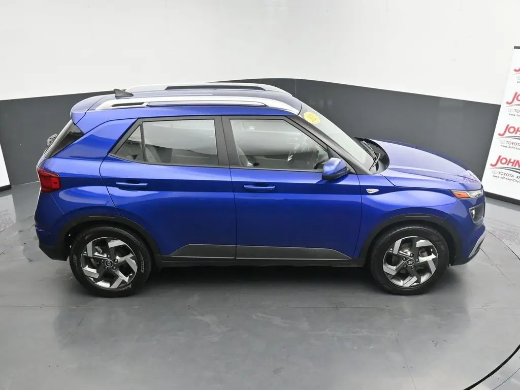 2021 Hyundai Venue SEL photo 35