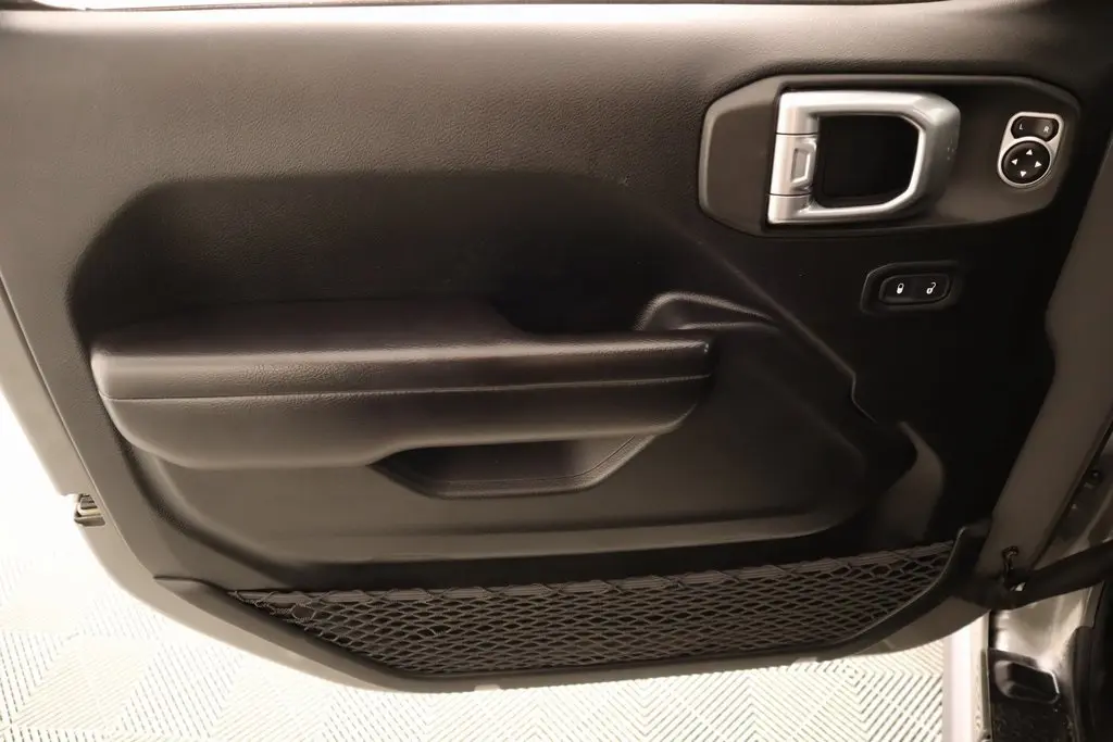2020 Jeep Wrangler Sport S photo 11