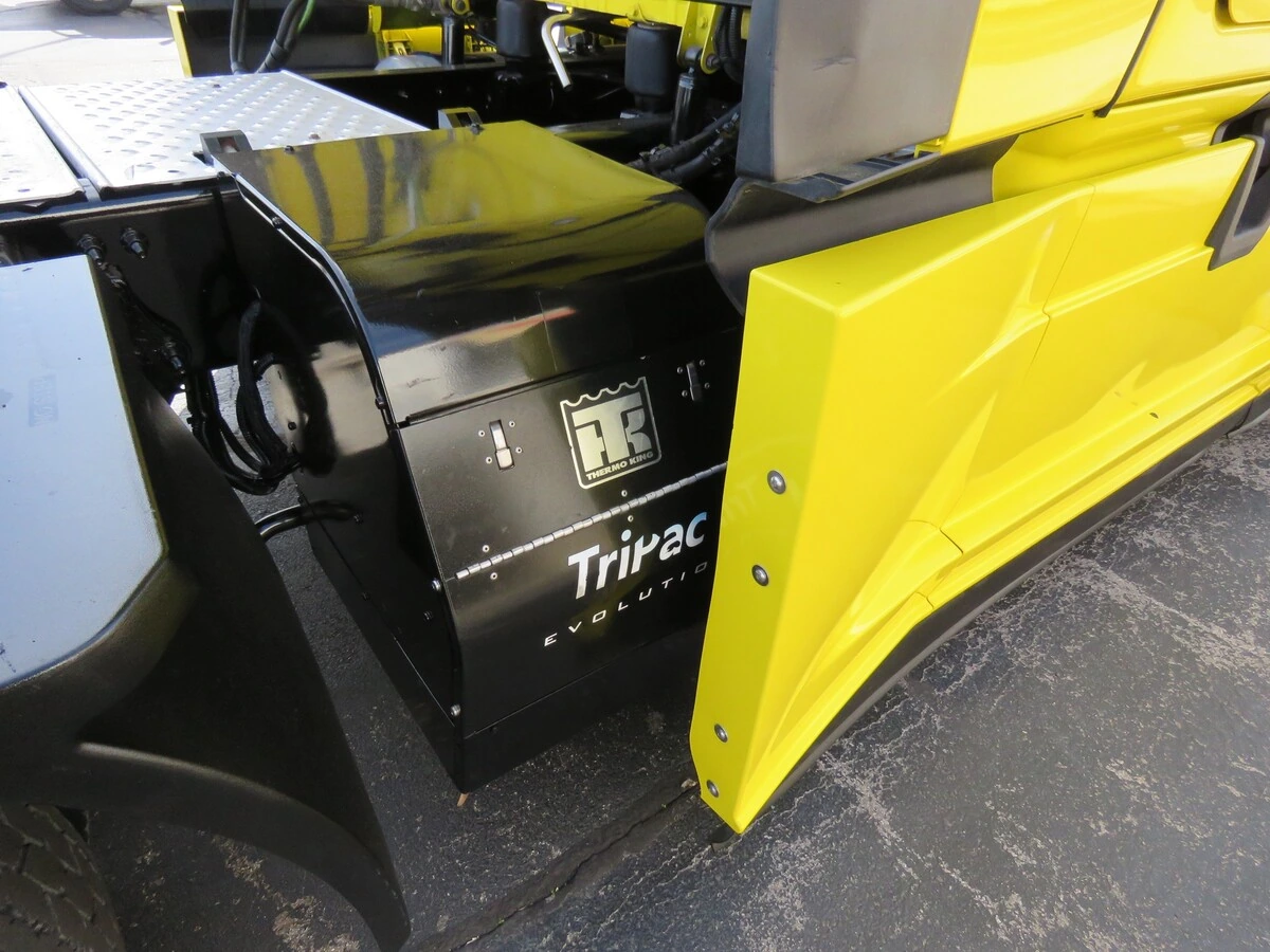 2022 Freightliner Cascadia - image 8