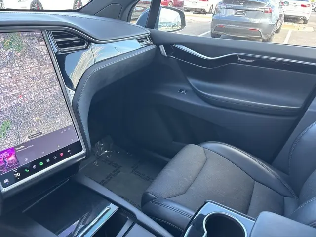 2017 Tesla Model X 75D photo 27