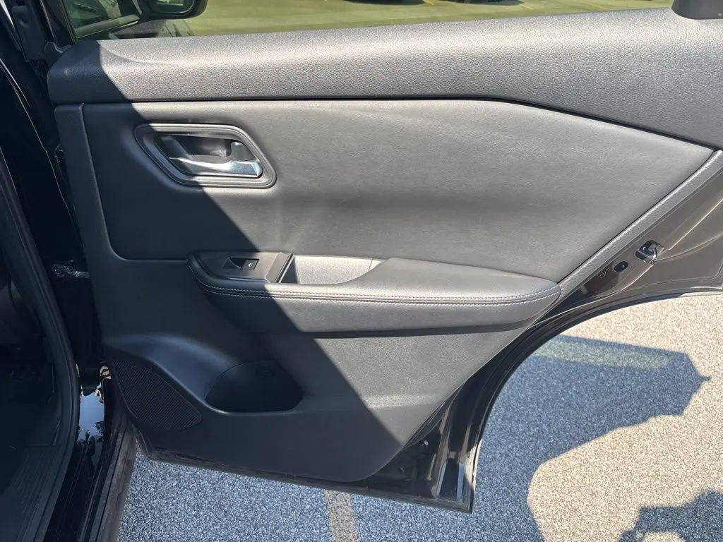 2024 Nissan Rogue SV photo 10