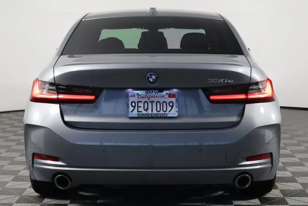 2023 Bmw 330e Sedan photo 5