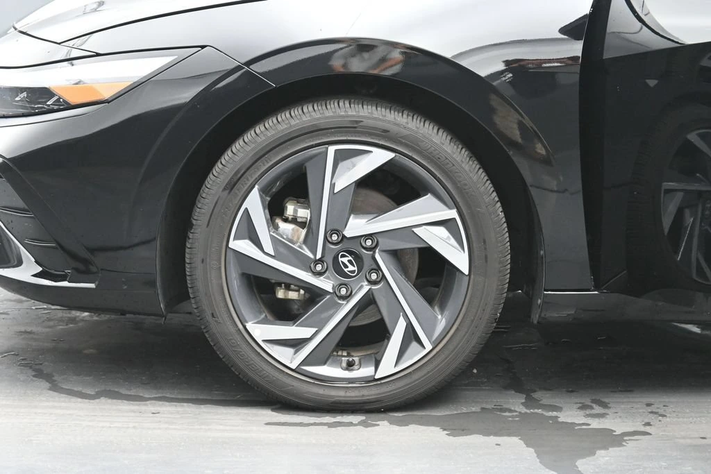2026 Hyundai Elantra Limited - Photo 30