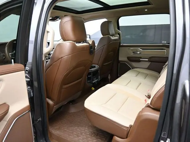 2019 Ram 1500 Laramie photo 11