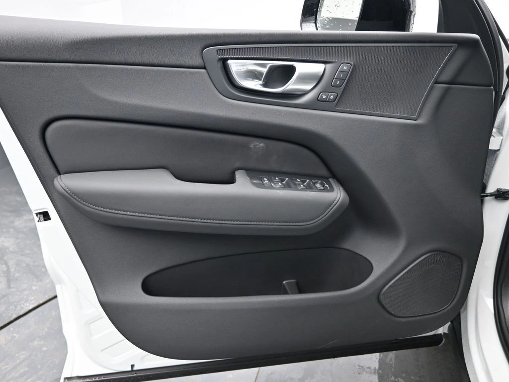 2026 Volvo - image 21