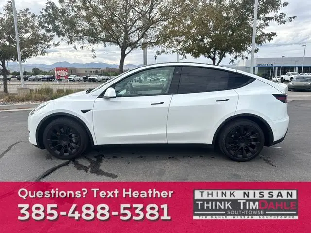 2022 Tesla Model Y Long Range photo 2