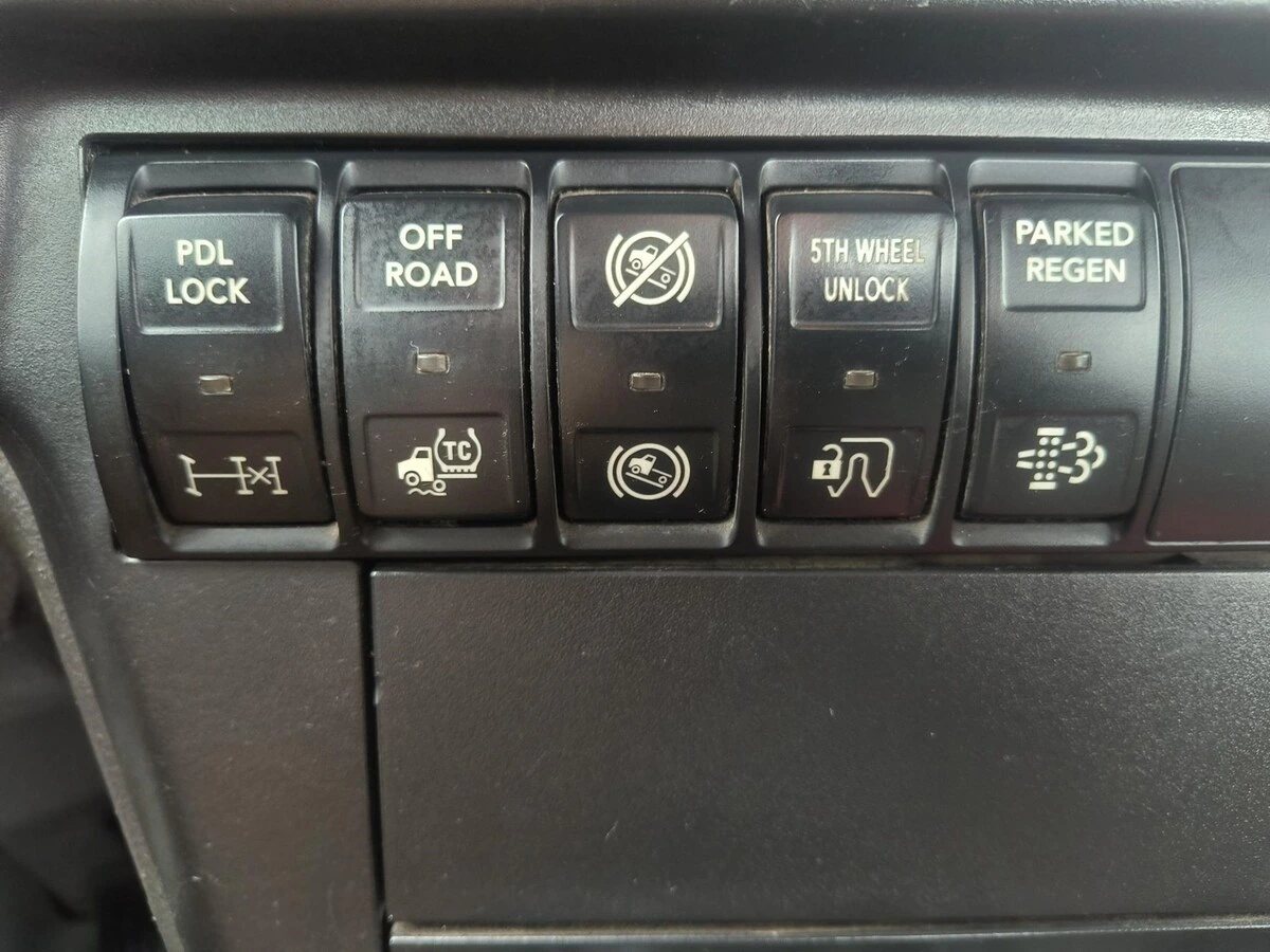 2020 International LT in Cameron, WI — photo 8
